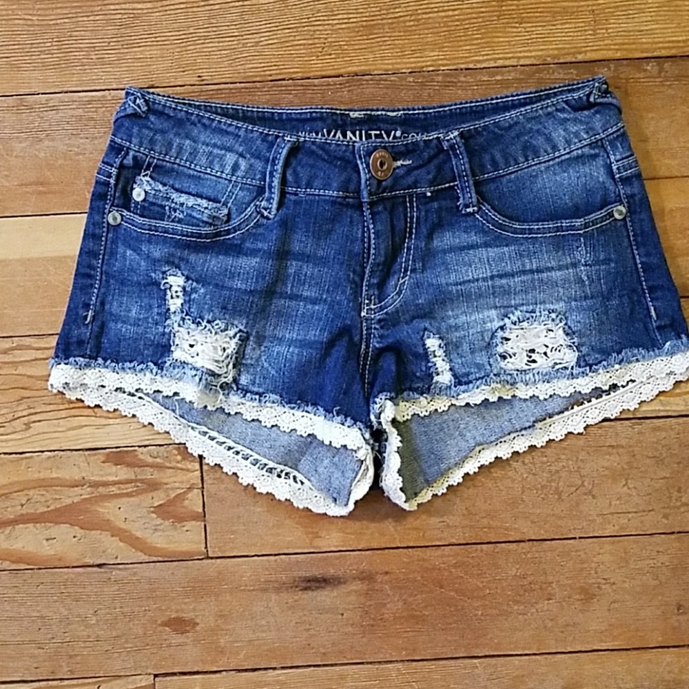 Vanity premium collection lace trimmed distressed